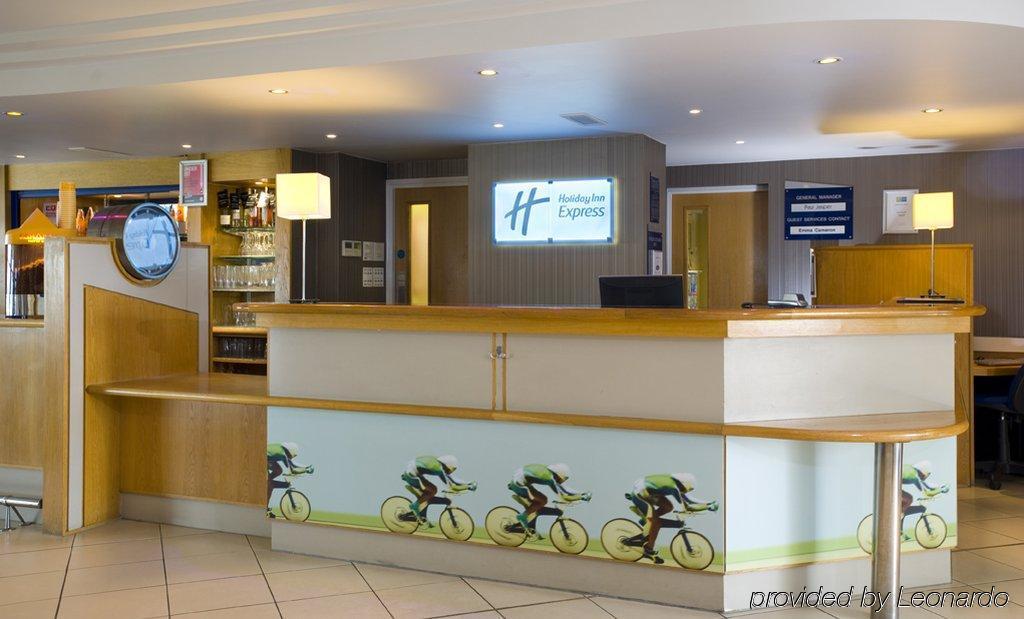 Holiday Inn Express London Luton Airport, An Ihg Hotel Interno foto